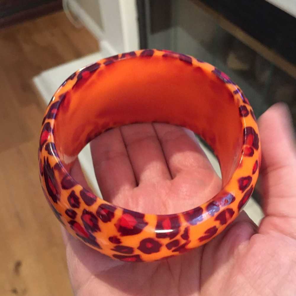 Leopard pattern lucite bracelet bangle - image 3