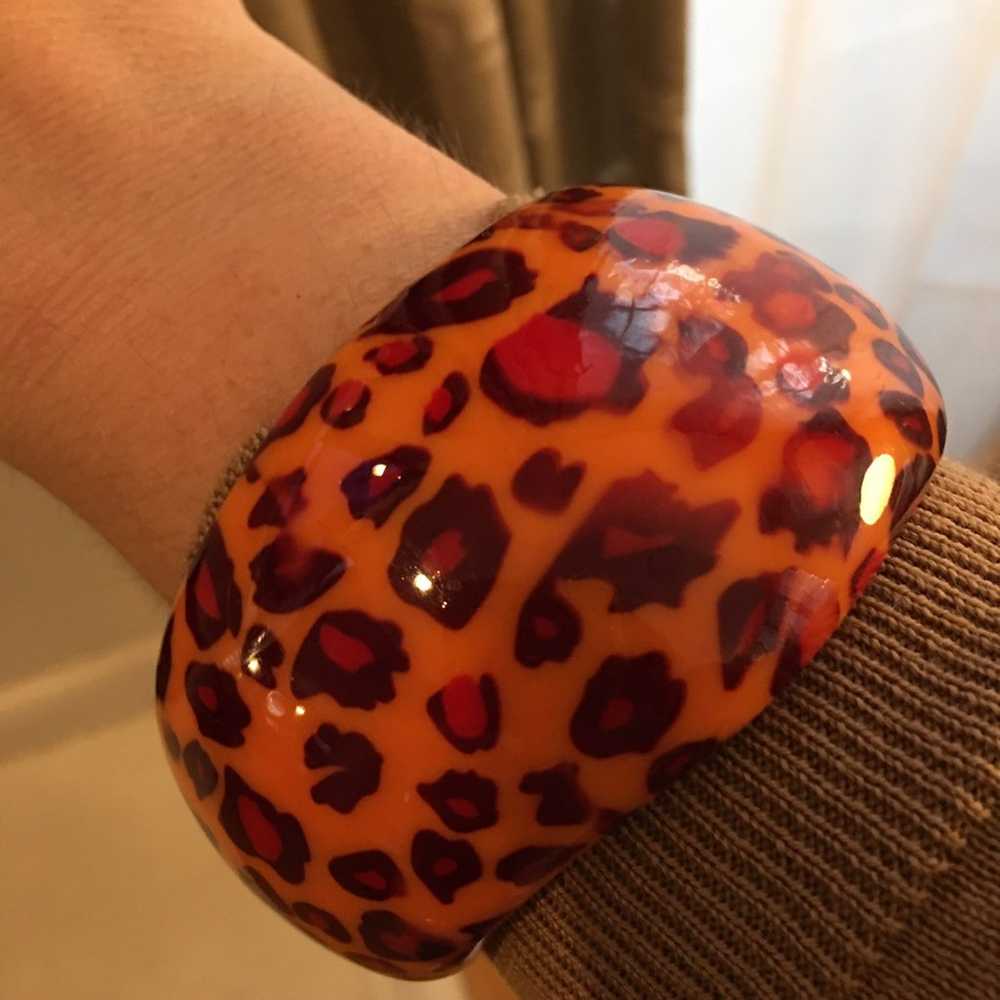 Leopard pattern lucite bracelet bangle - image 5