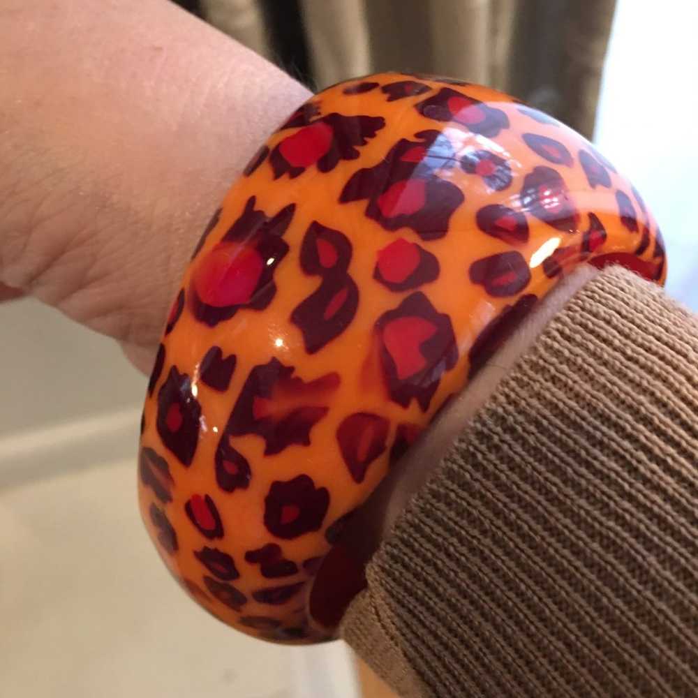 Leopard pattern lucite bracelet bangle - image 6