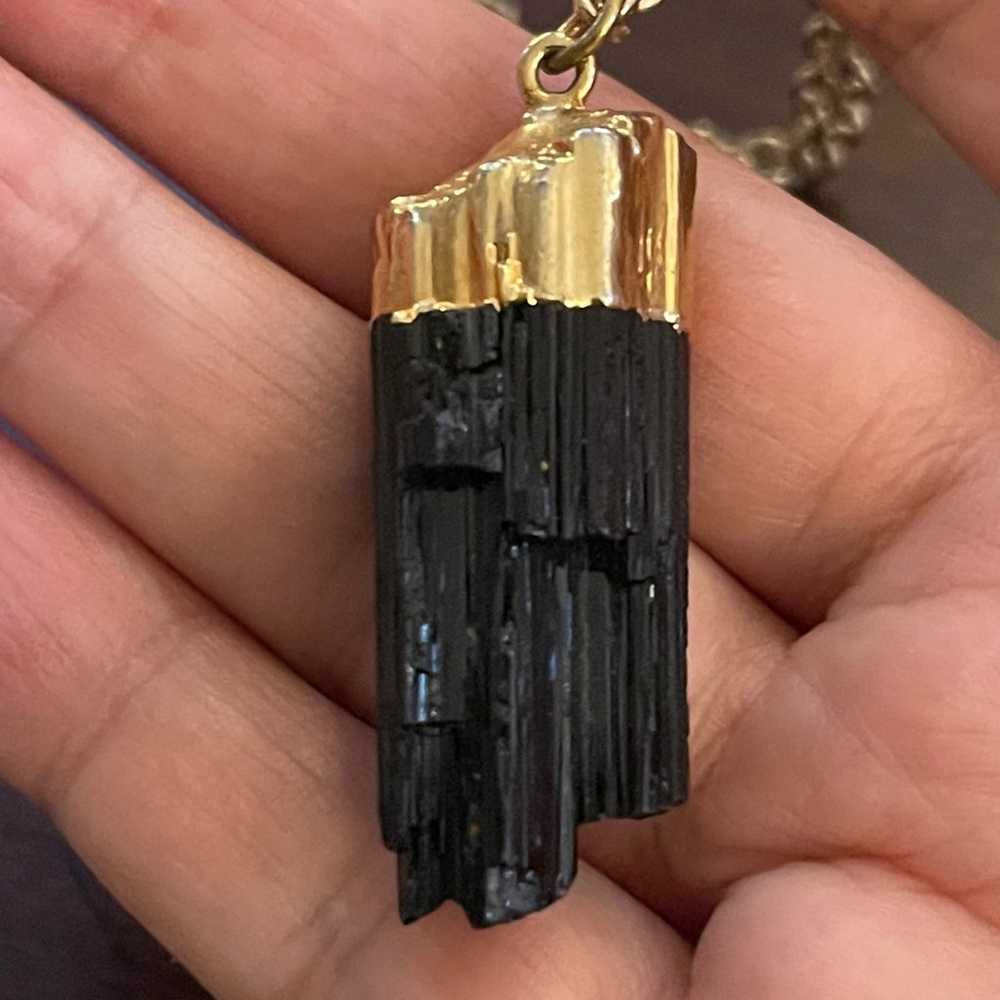 Natural black tourmaline gold tone pendant & long… - image 1