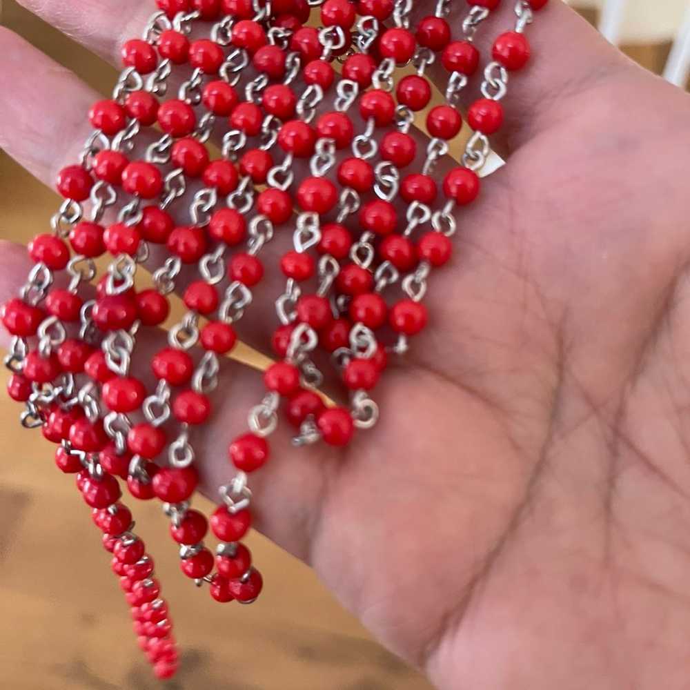 Red coral glass silver tone necklace - image 2