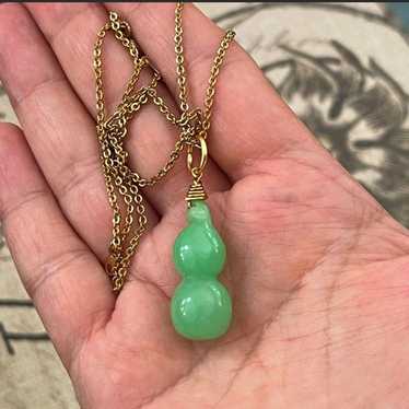 Jade gourd bottle pendant and gold tone metal cha… - image 1