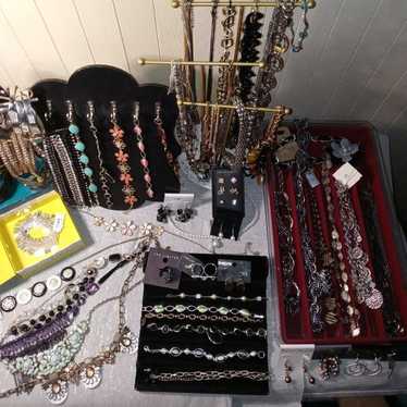 Huge sold bundle of jewelry