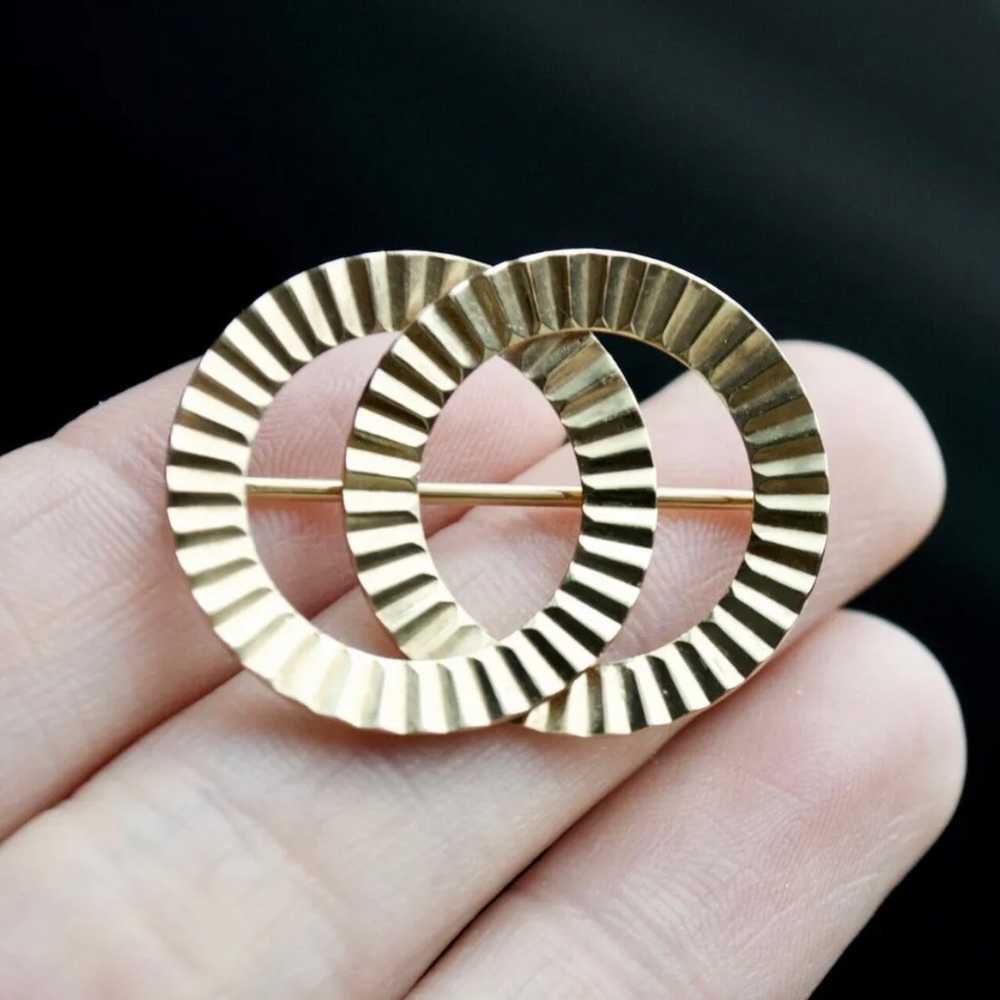 14K Yellow Gold Double Circle Intertwined Brooch - image 1