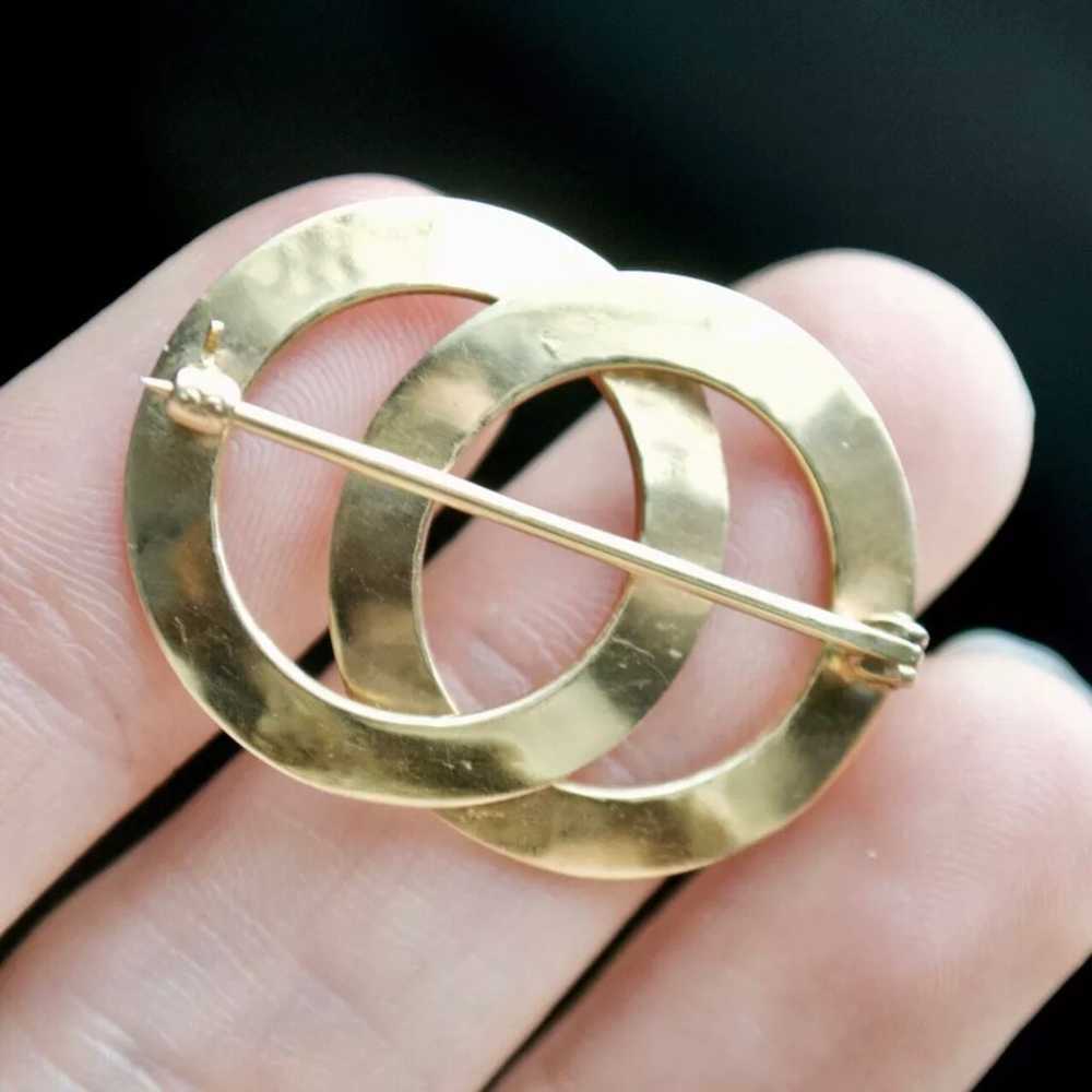 14K Yellow Gold Double Circle Intertwined Brooch - image 2