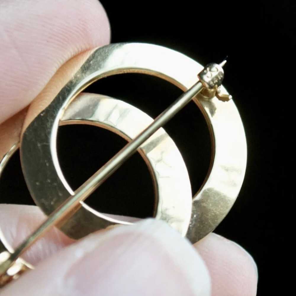 14K Yellow Gold Double Circle Intertwined Brooch - image 3