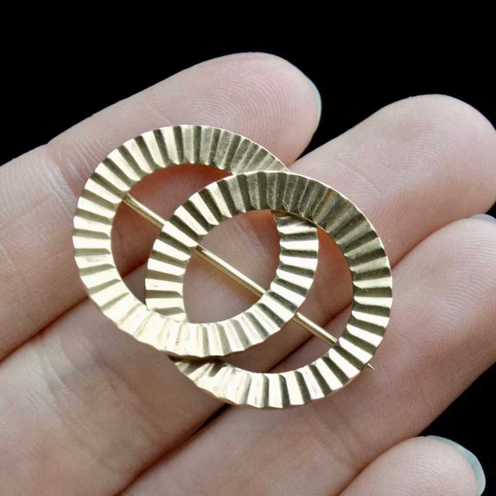 14K Yellow Gold Double Circle Intertwined Brooch - image 4