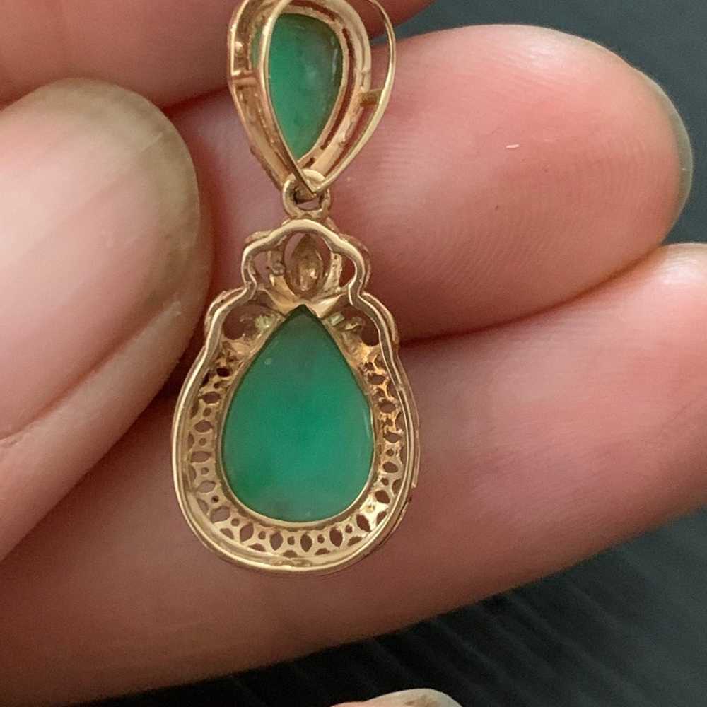 18k Gold Diamond Emerald Pendant - image 2