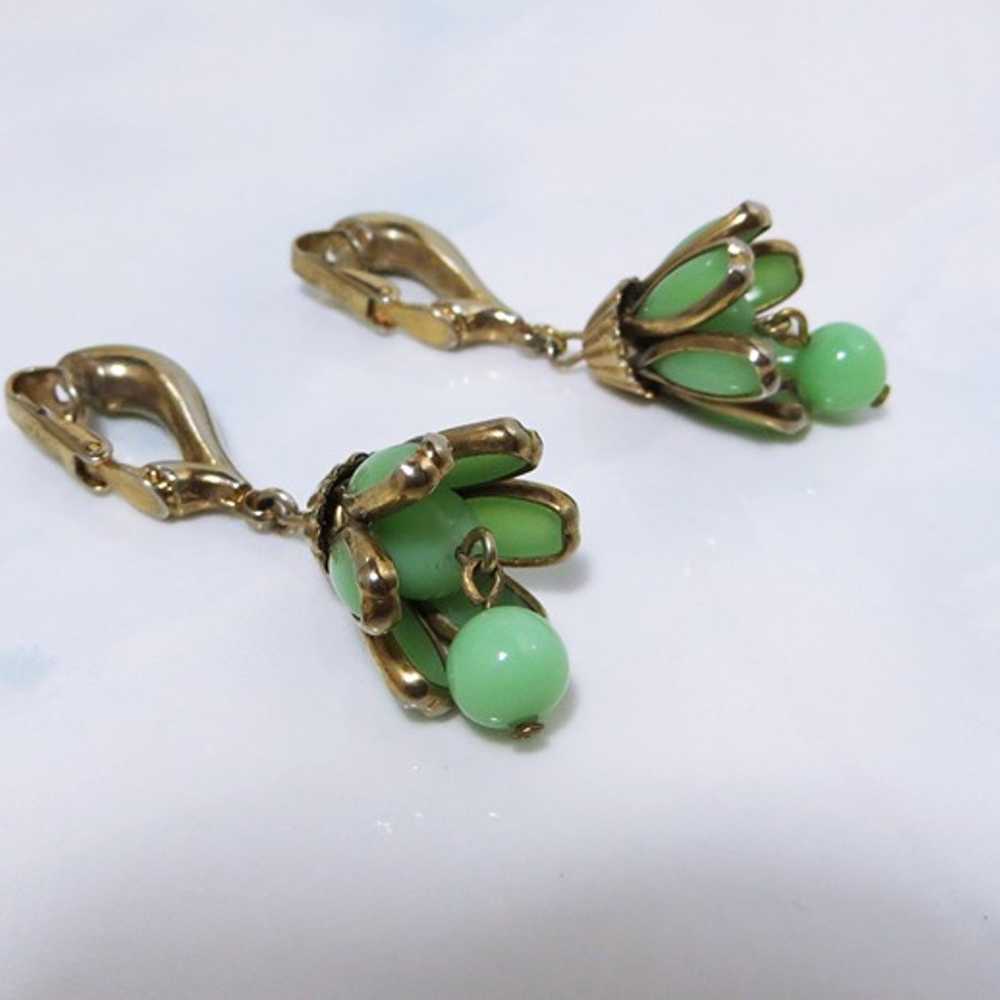 Super RARE 1955 TRIFARI Green Jade Dangle / Chand… - image 2