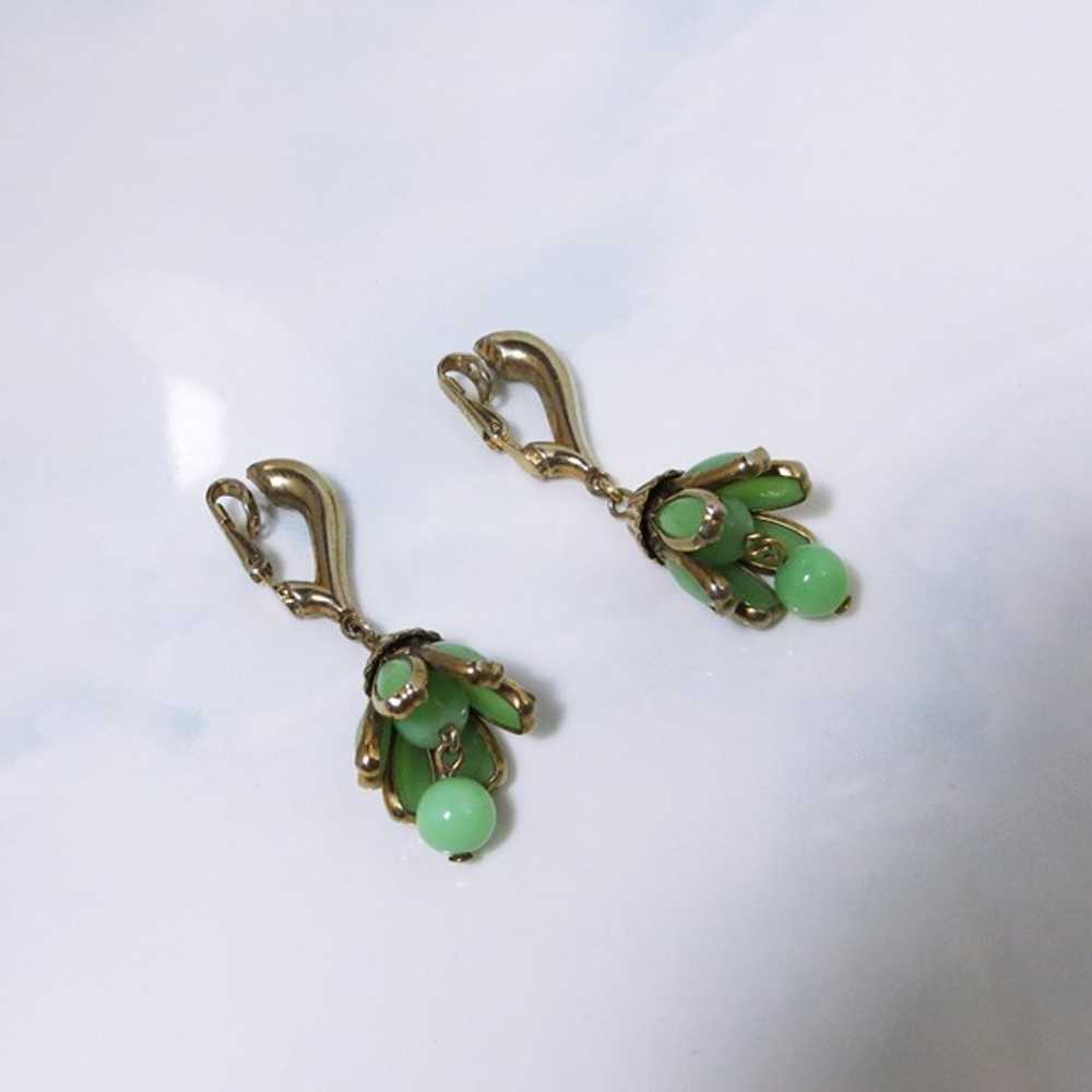 Super RARE 1955 TRIFARI Green Jade Dangle / Chand… - image 3