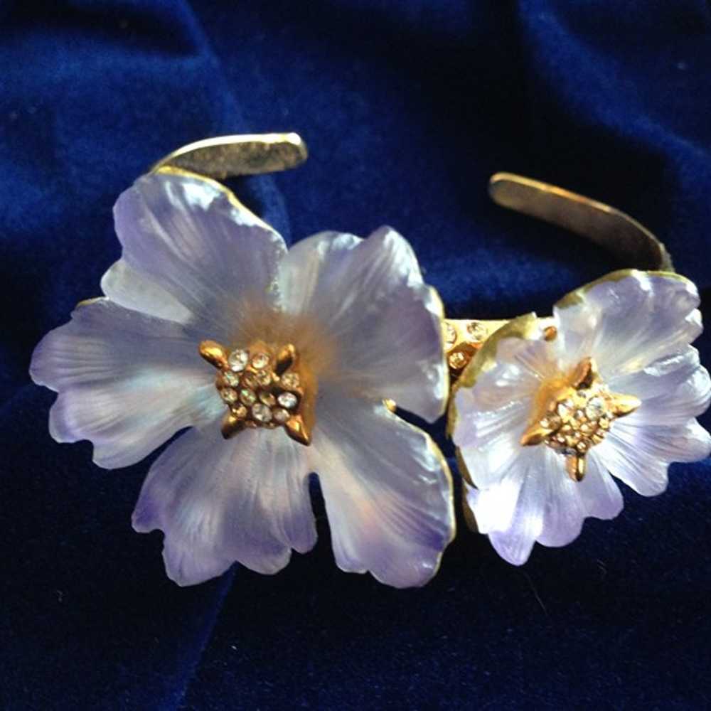 Lucite Flower bracelet - image 10