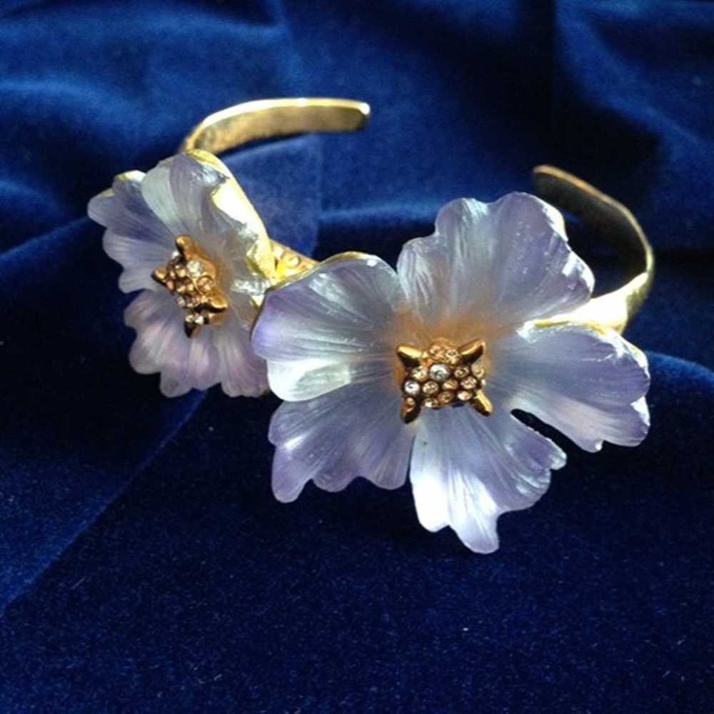 Lucite Flower bracelet - image 12