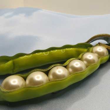 Unique Large Resin Pea Pod Brooch/Pin By Cilea Par