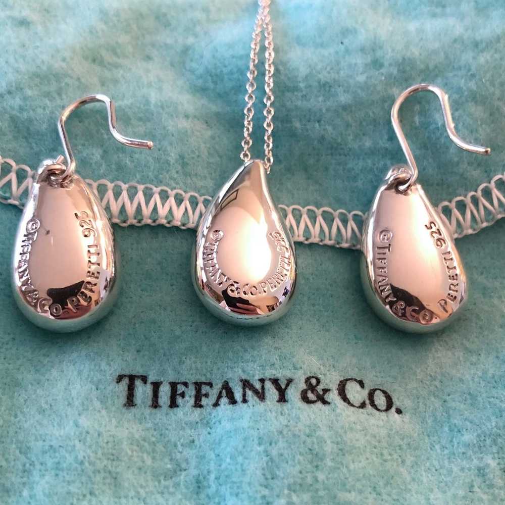 Tiffany & Co. Vintage Large Teardrop Pendant Neck… - image 4