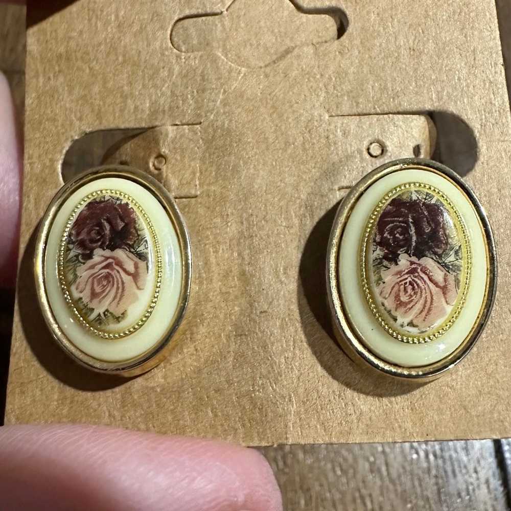 Vintage Oval Victorian Rose Earrings, Clip-On, Go… - image 2