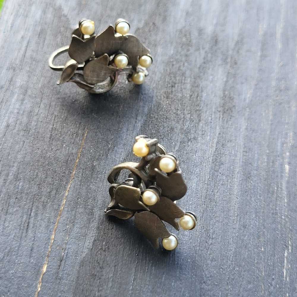 Vintage Screw On Earrings - image 3