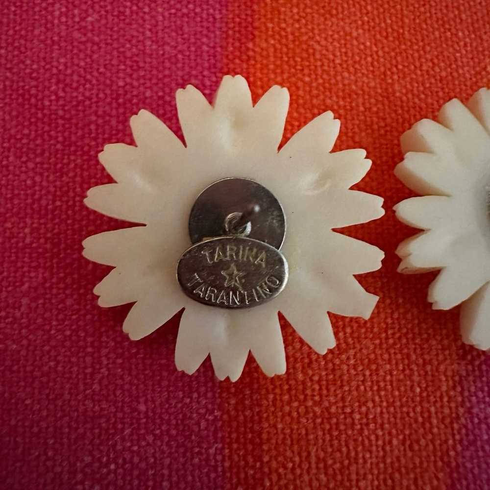 Tarina Tarantino lucite daisy flower stud earring… - image 2