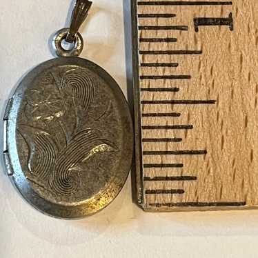 Vintage sterling silver etched locket - image 1