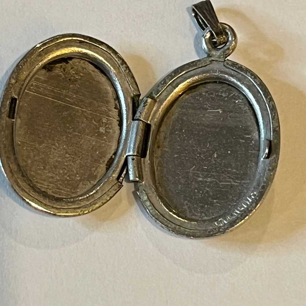 Vintage sterling silver etched locket - image 2