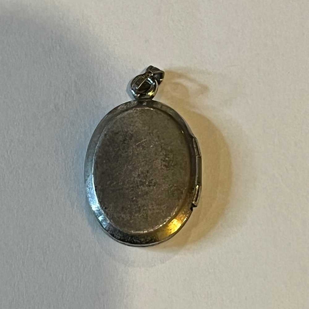 Vintage sterling silver etched locket - image 3