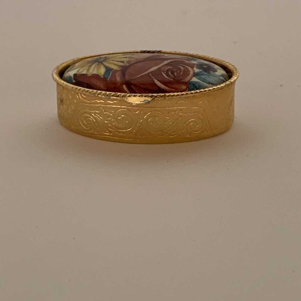 Vintage Gold Tone Rose & Daisy Pill/Trinket Box - image 5