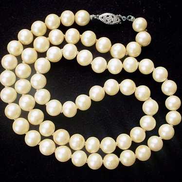 VINTAGE FAUX PEARL NECKLACE STERLING CLASP KNOTTE… - image 1