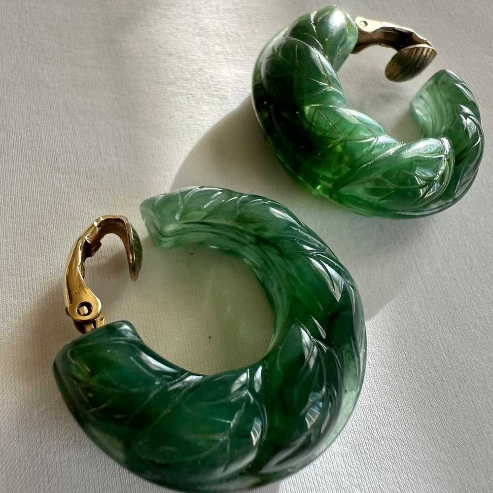 Vintage Avon Carved Green Lucite Chunky Hoop Esta… - image 4