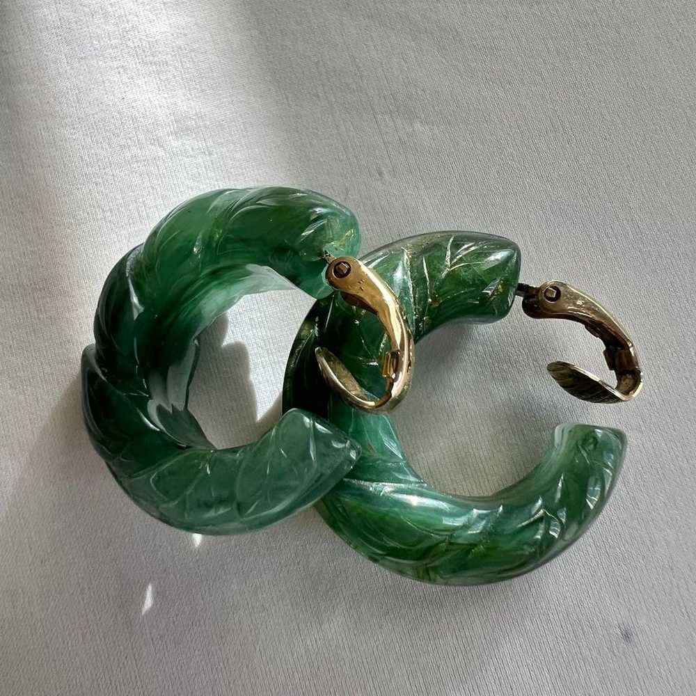 Vintage Avon Carved Green Lucite Chunky Hoop Esta… - image 8