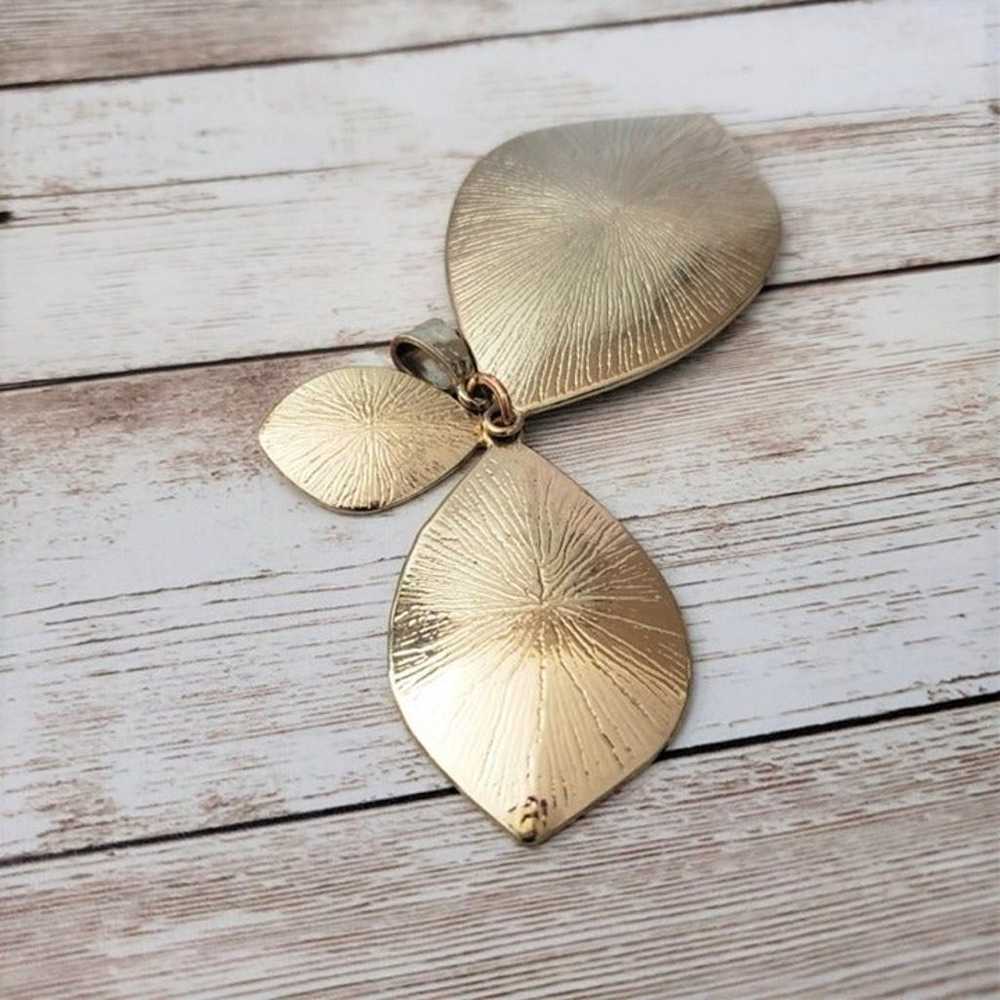 Vintage Pendant Gold Tone Hammered Leaf Trio Stat… - image 3