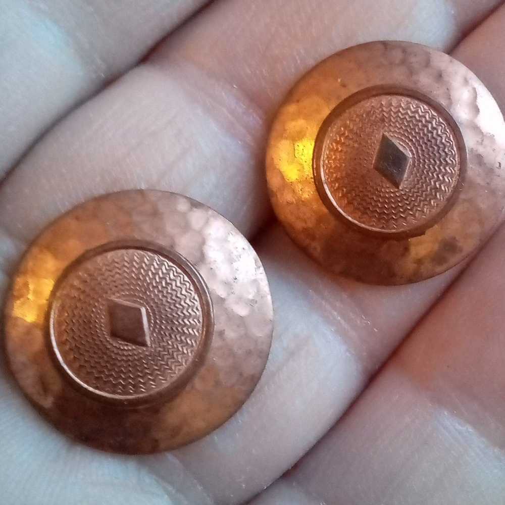 Round copper Vtg pierced earrings - image 1