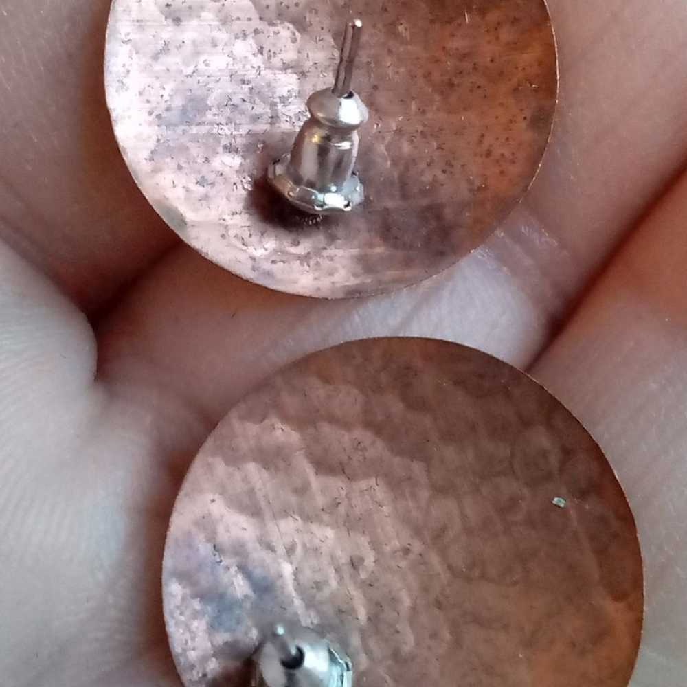 Round copper Vtg pierced earrings - image 2