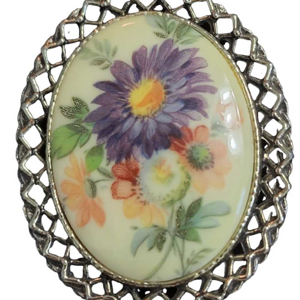 Vintage floral cameo pendant/brooch - image 2