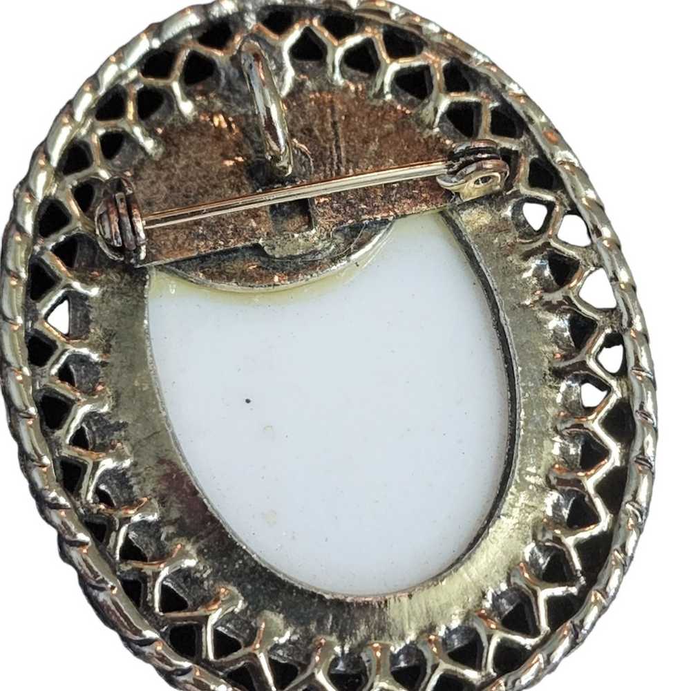 Vintage floral cameo pendant/brooch - image 3