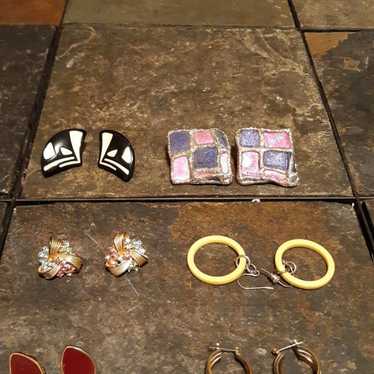 COLLECTION OF 6 PAIR OF VINTAGE EARRINGS