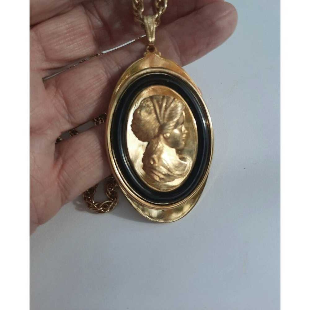 Vintage Black And Gold Cameo Pendant Necklace Fro… - image 3