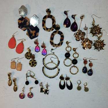 Earring Lot 18 pairs EUC