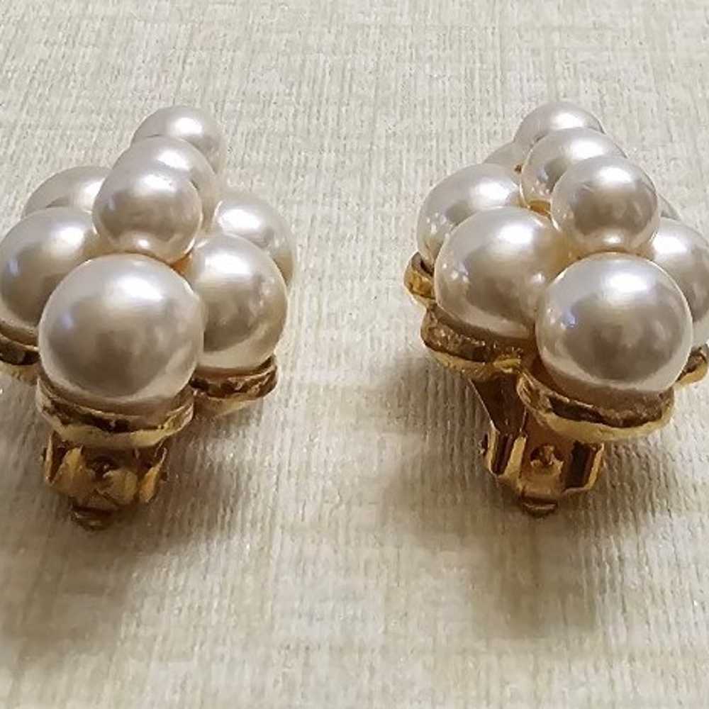 Vintage faux Pearl cluster Earrings - image 11