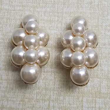 Vintage faux Pearl cluster Earrings - image 1