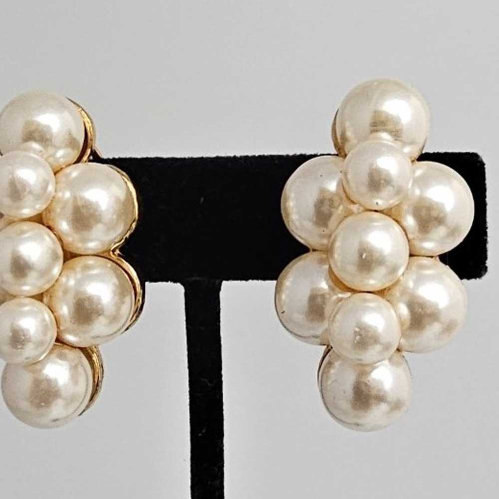 Vintage faux Pearl cluster Earrings - image 2