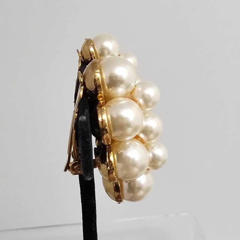 Vintage faux Pearl cluster Earrings - image 4