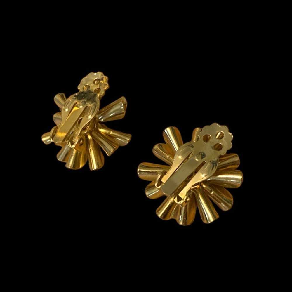 VTG pink daisy clip on earrings - image 2