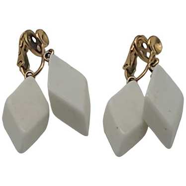 Vintage Trifari White Lucite Dangle Earrings Plas… - image 1