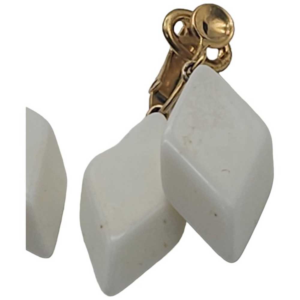 Vintage Trifari White Lucite Dangle Earrings Plas… - image 2