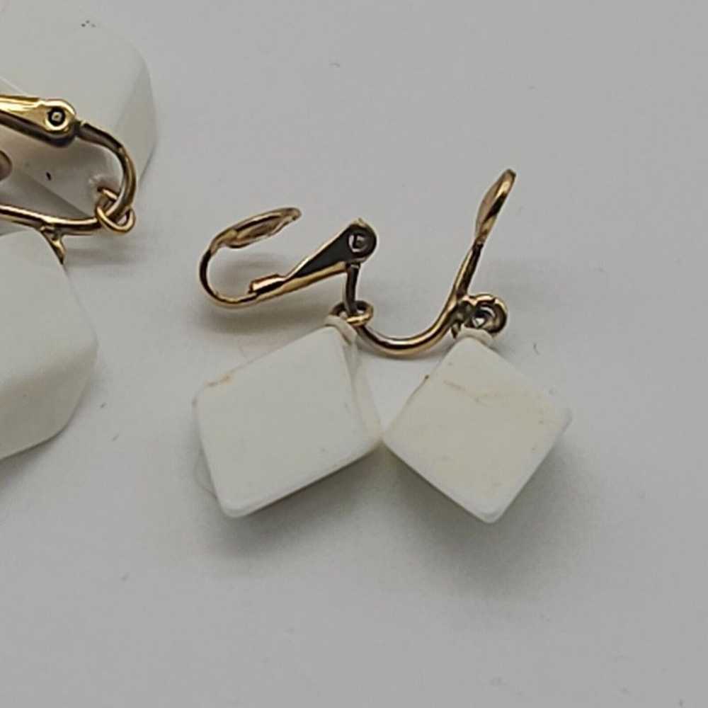 Vintage Trifari White Lucite Dangle Earrings Plas… - image 7