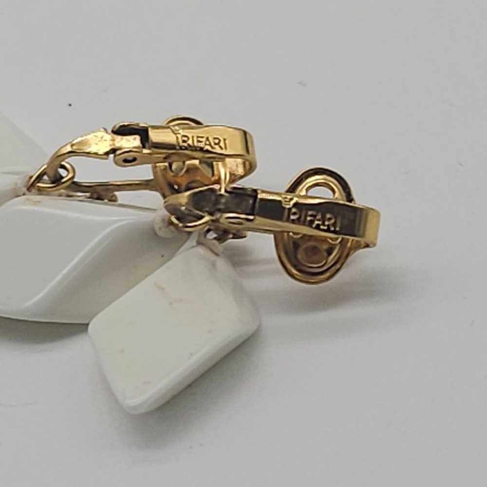 Vintage Trifari White Lucite Dangle Earrings Plas… - image 8