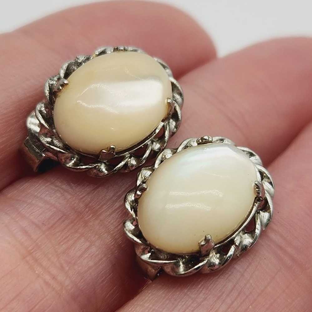 Vintage Cream Moonglow Prong Set Oval Cabachon Tw… - image 1