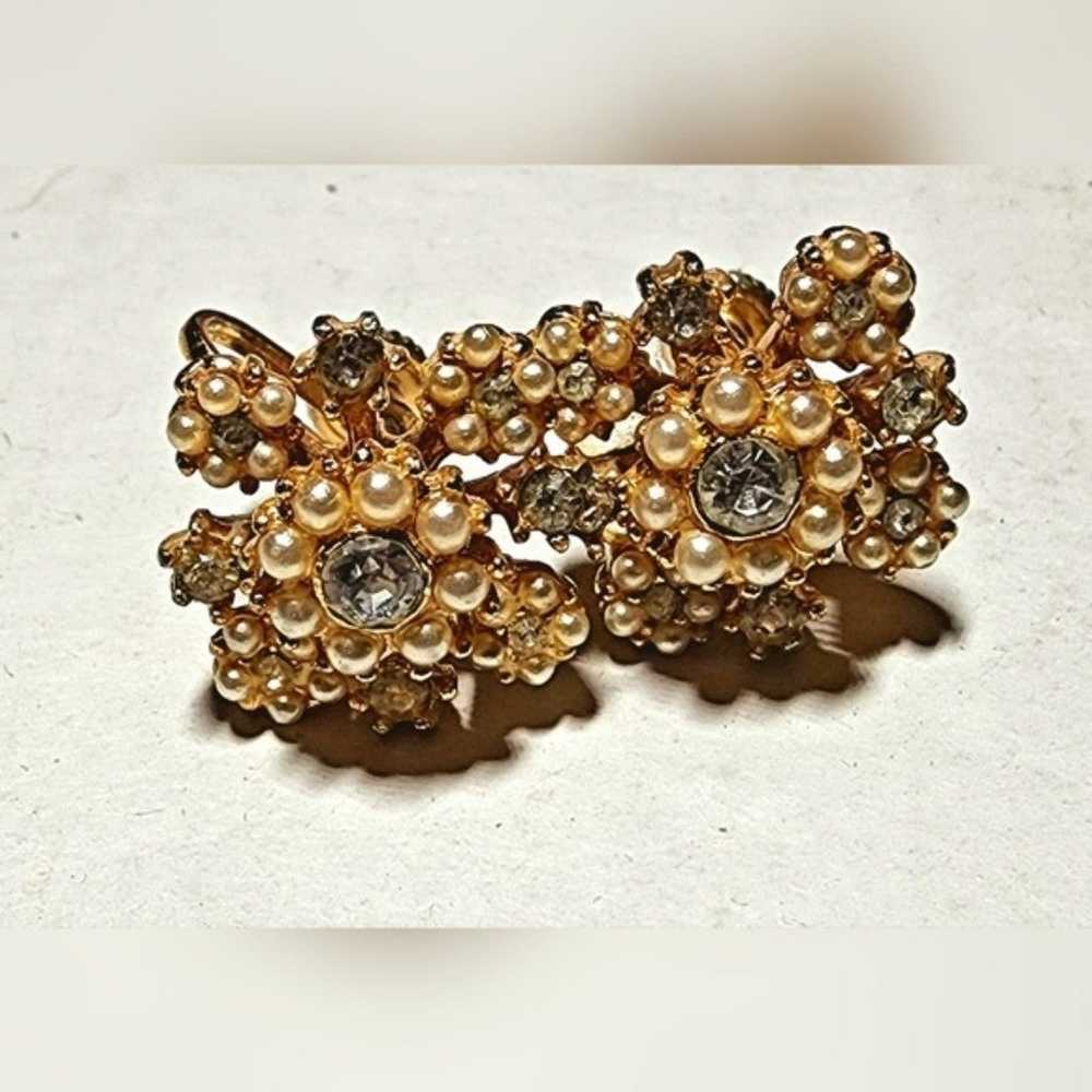 Vintage Pearl and rhinestone cluster screwback ea… - image 1