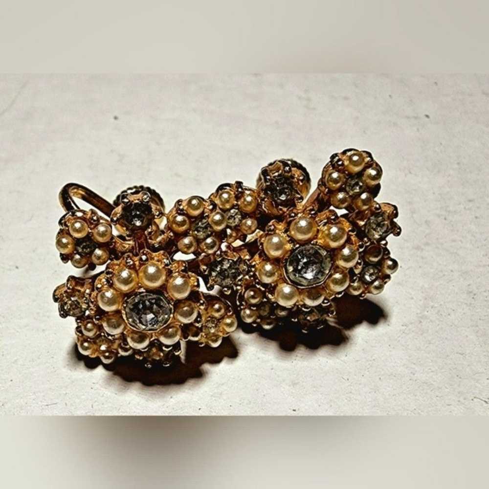 Vintage Pearl and rhinestone cluster screwback ea… - image 4