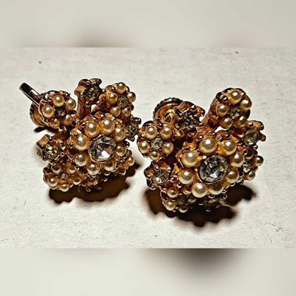 Vintage Pearl and rhinestone cluster screwback ea… - image 5