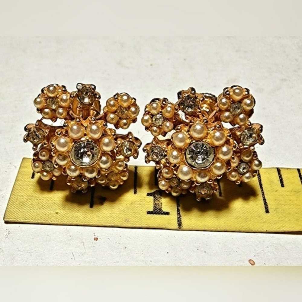 Vintage Pearl and rhinestone cluster screwback ea… - image 7